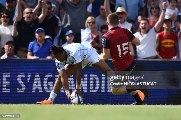 Racing 92's French winger Teddy Thomas scores a try during the European Champions Cup semi-final rugby union match between Racing 92 and Munster on...