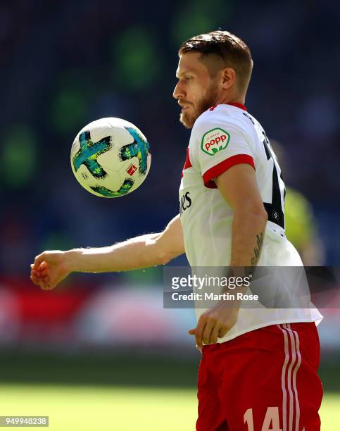 Aaron Hunt of Hamburg controlls the ball during the Bundesliga match between Hamburger SV and Sport-Club Freiburg at Volksparkstadion on April 21,...