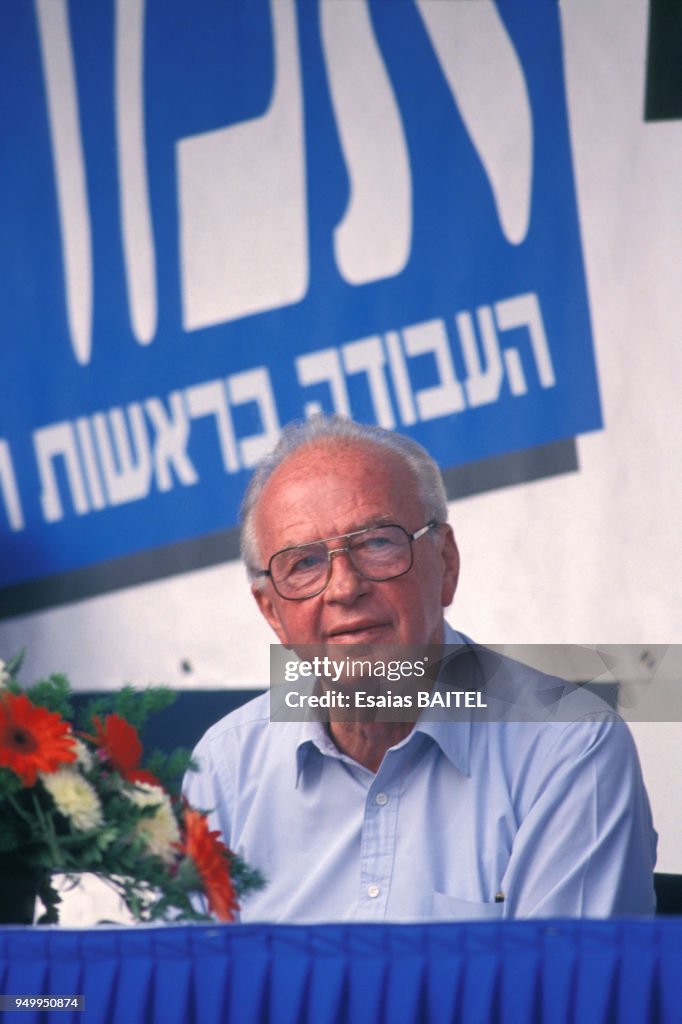 Portrait de Yitzhak Rabin en campagne électorale en mai 1992 à... News ...