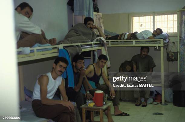 Retour à la normale dans les cellules de la prison de Juneid après deux semaines de grève de la faim le 11 octobre 1992, Israël.