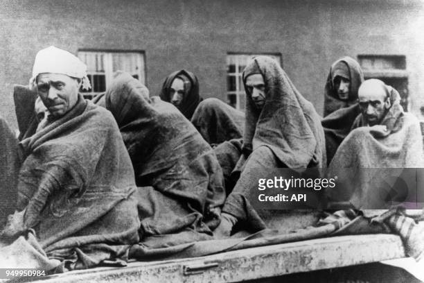 Prisonniers du camp de concentration de Dachau peu après leur libération en avril 1945, Allemagne.
