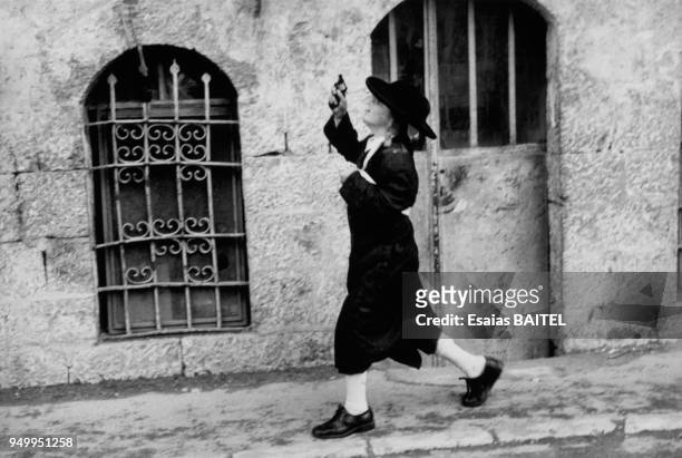 Fête de Pourim - Purim - dans une communauté de Juifs orthodoxes en décembre 1996 à Jérusalem, Israël.