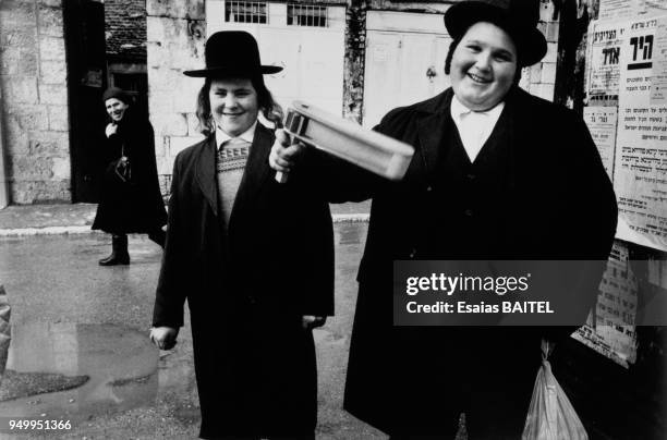 Fête de Pourim - Purim - dans une communauté de Juifs orthodoxes en décembre 1996 à Jérusalem, Israël.