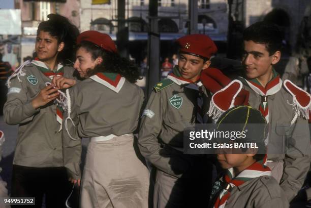 Des scouts palestiniens près de la porte de Jaffa dans la vieille ville de Jérusalem en mai 1996, Israël.