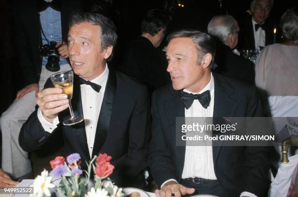 Yves Montand et Gene Kelly au Festival de Cannes en mai 1976, France.