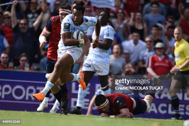 Racing 92's French winger Teddy Thomas runs with the ball during the European Champions Cup semi-final rugby union match between Racing 92 and...