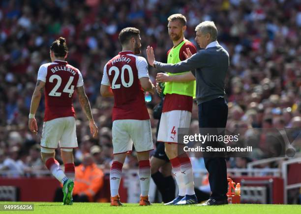 Arsene Wenger, Manager of Arsenal and Per Mertesacker talk to Shkodran Mustafi of Arsenal during the Premier League match between Arsenal and West...