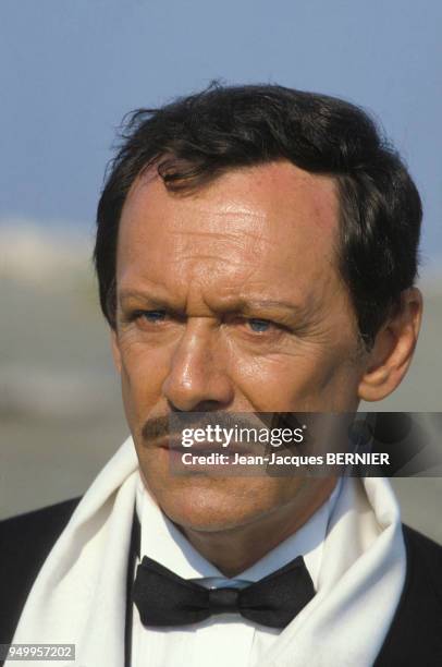 Portrait de Maurice Ronet lors d'un tournage, circa 1980, en France.