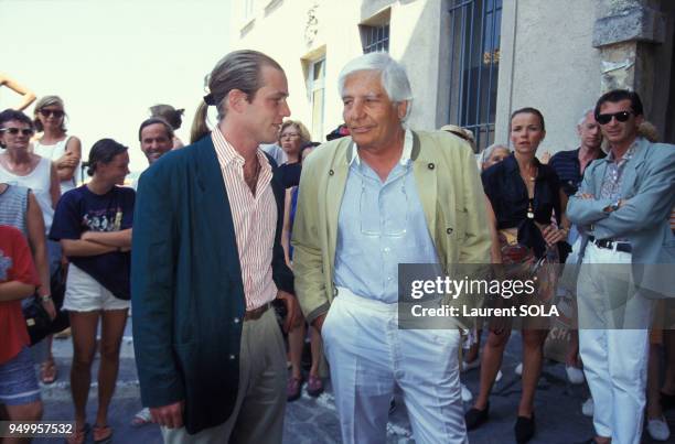 Gunther Sachs et son fils Christian au mariage de Mona et Gregory Arnold le 7 août 1993 à Saint-Tropez, France.