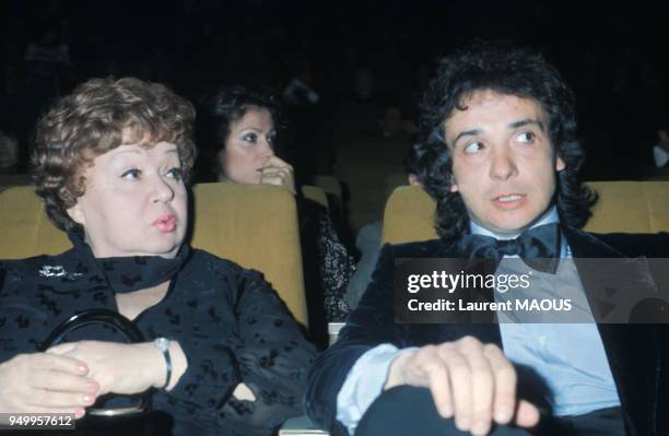 Michel Sardou et sa mère Jackie Sardou à Paris en 1977, France.