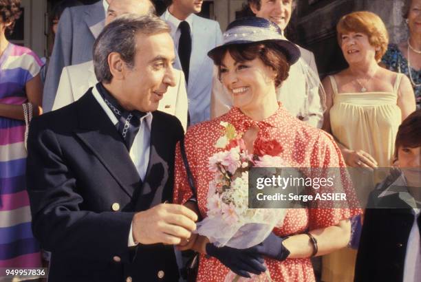 Robert Castel et Catherine Rouvel pendant le tournage du téléfilm 'La Veuve de l'Estaque' en mai 1979 à Marseille, France.