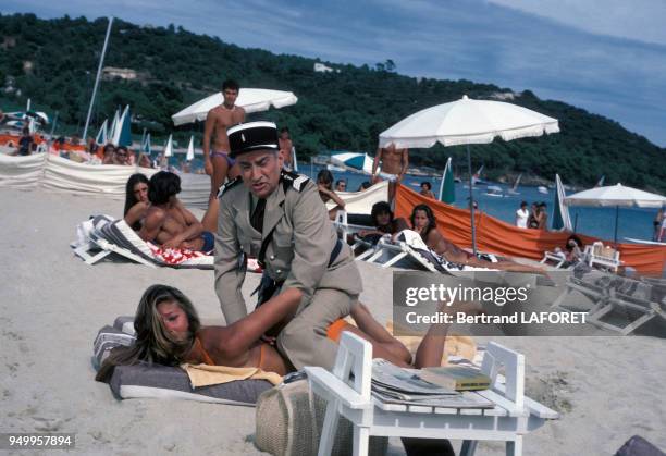 Louis de Funès lors du tournage du film 'Le Gendarme et les Extra-terrestres' de Jean Girault en septembre 1978 à Saint-Tropez, France.