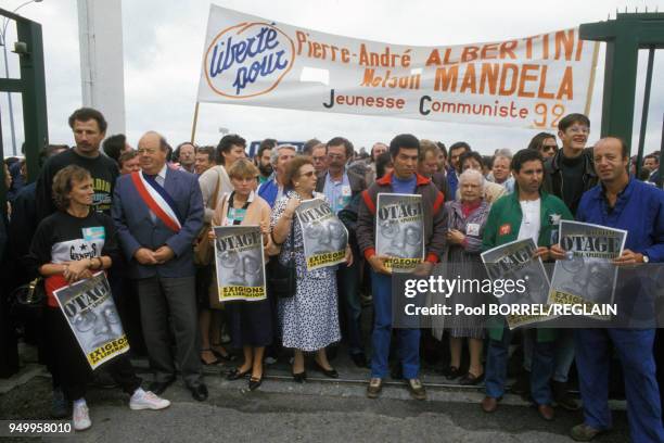 Pierre-André Albertini, qui fut accusé d'avoir transporté des armes pour l'ANC, présente son livre le 8 septembre 1987 à Evreux, France.