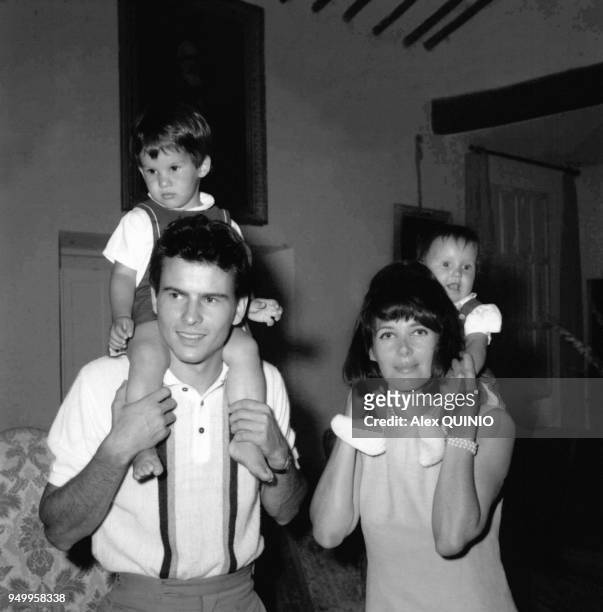 Horst Buchholz, son epouse Myriam Bru et leurs enfants Christopher et Beatrice en 1964.