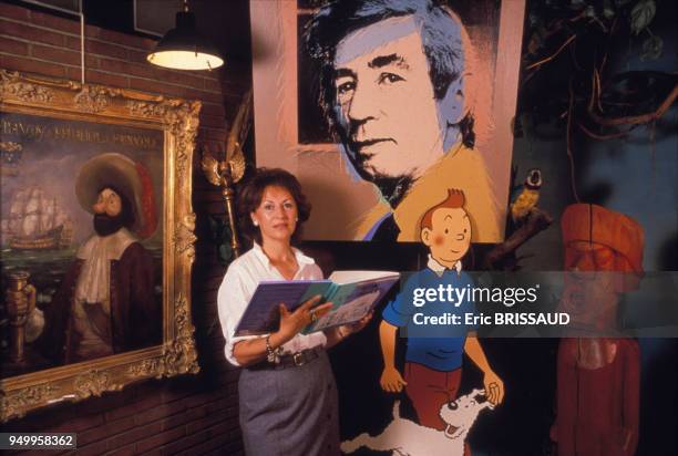 Madame Fanny Hergé présente le dernier album de Tintin 'Tintin et l'Alph-art' aux studios Hergé le 7 octobre 1986 à Bruxelles, Belgique.