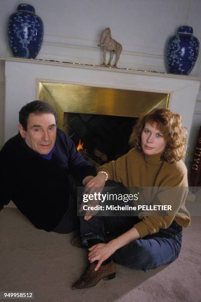 Robert Hossein et son épouse Candice Patou le 8 mars 1987 à Paris, France.