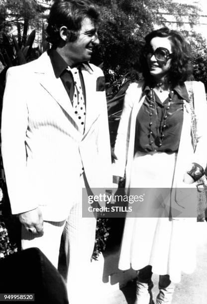 Acteur Jean Paul Belmondo et sa compagne l'actrice italienne Laura Antonelli en 1972.