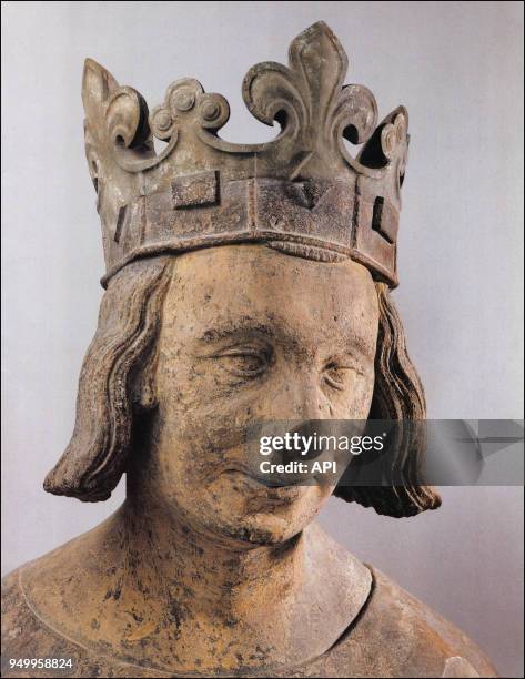 Tête de la statue du 14ème siècle, Charles V dit 'Charles le Sage'.