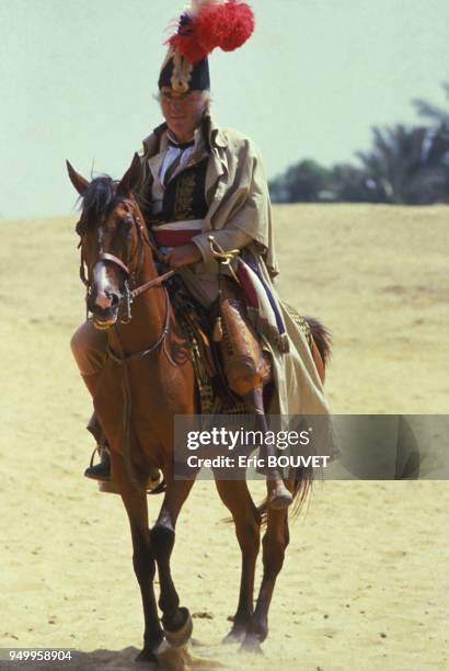 Michel Piccoli pendant le tournage du film 'Adieu Bonaparte' réalisé par Youssef Chahine en juin 1984 en Egypte.