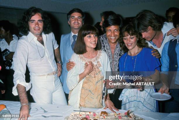 Nicolas Peyrac au Festival des Arts avec également Nicole Calfan, Jean-Claude Brialy et Nicoletta le 12 avril 1977 à Agadir, Maroc.