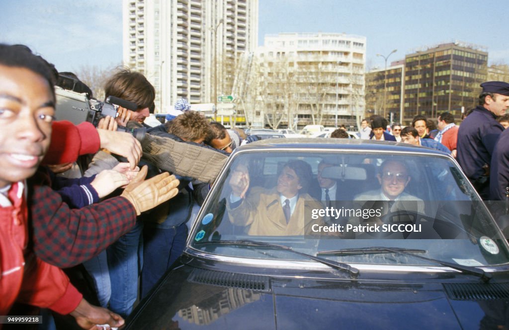 Bernard Tapie arrive au stade Vélodrome à Marseille en 1986