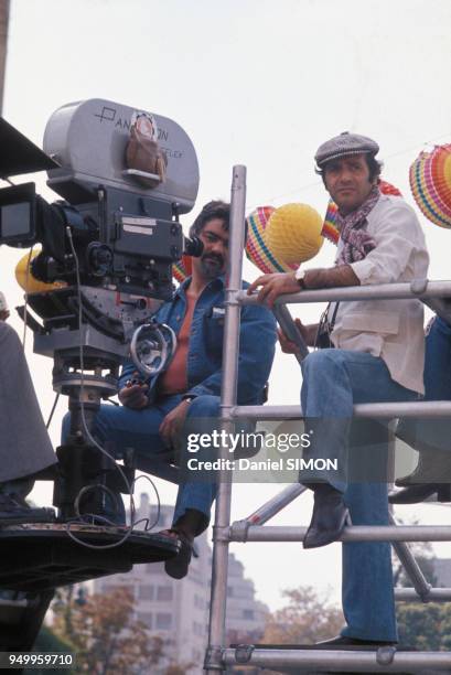 Le réalisateur Jean Yanne lors du tournage du film 'Les Chinois à Paris' en août 1973 à Paris, France.