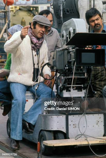 Le réalisateur Jean Yanne lors du tournage du film 'Les Chinois à Paris' en août 1973 à Paris, France.