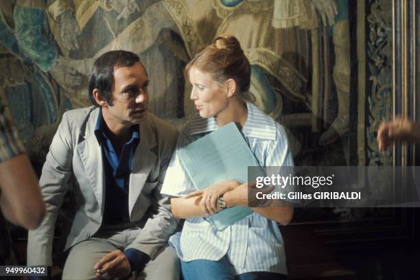 Maurice Ronet et Marthe Keller lors du tournage du film 'Seul le vent connait la reponse' réalisé par Alfred Vohrer en 1974 à Cannes, France.