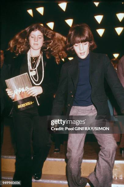 Caroline Kennedy et son frère John-John en mars 1974 à Paris, France.