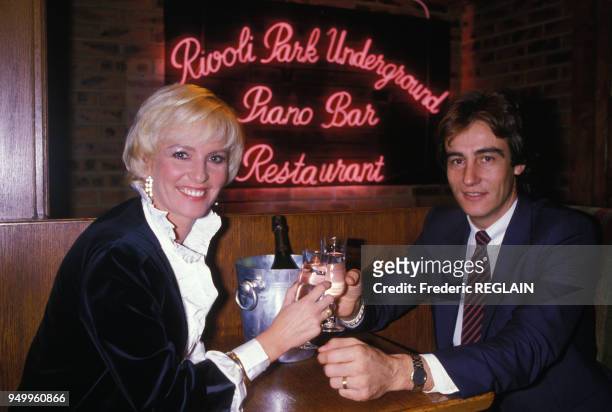 Evelyne Leclercq et son époux Richard Rocard dans leur restaurant le 'Rivoli Park' le 8 octobre 1984 à Paris, France.
