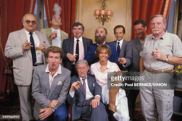 Eddy Mitchell à l'Académie du cigare aux côtés notamment de Zino Davidoff, Jacques Lanzmann, Henri Verneuil et César le 6 juin 1985 à Paris, France.