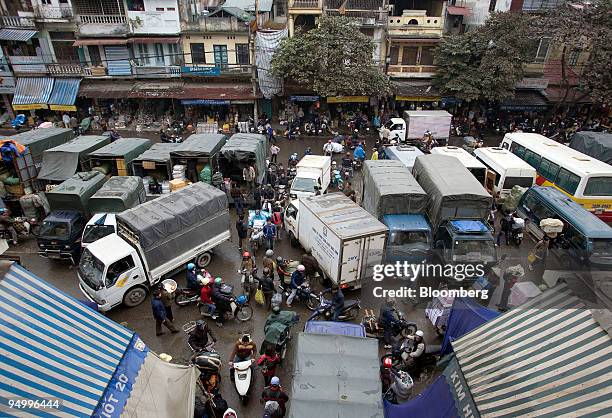 An aerial view shows traffic at a market in downtown Hanoi, Vietnam, on Monday, Dec. 21, 2009. Vietnam's fourth-quarter GDP figures will be released...