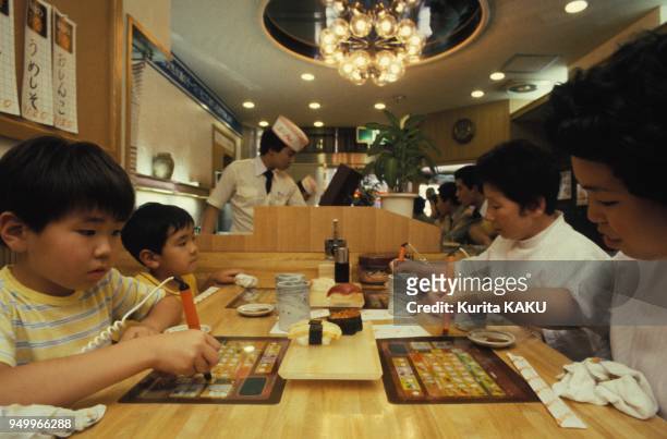 Un ordinateur pour commander son repas dans un restaurant japonais en juin 1983 a Tokyo, Japon.