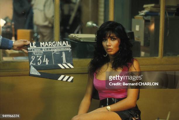 Actrice Carlos Sotto Mayor sur le tournage du film 'Le Marginal' de Jacques Deray le 3 mai 1983 à Paris, France.