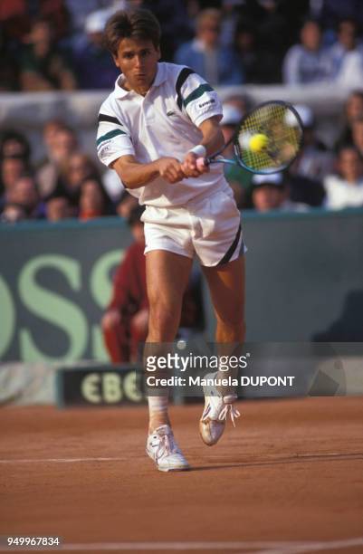 Fabrice Santoro lors d'un match de la coupe Davis de tennis le 5 mai 1991 à Nîmes, France.
