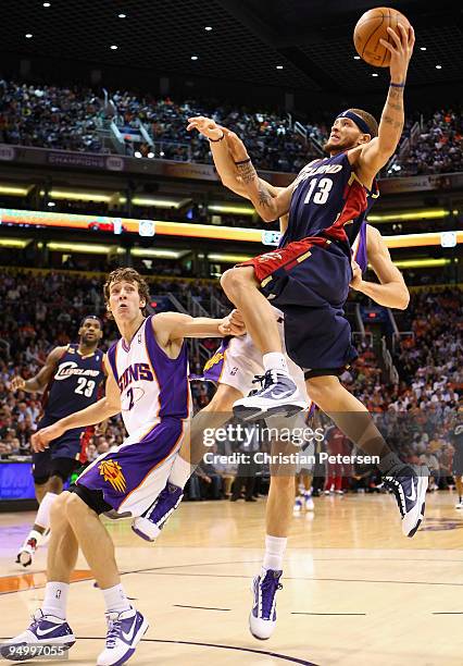 Delonte West of the Cleveland Cavaliers drives to the basket against Goran Dragic of the Phoenix Suns during the NBA game at US Airways Center on...