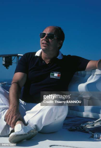 Le prince Karim Aga Khan sur un bateau en septembre 1980 en Italie.
