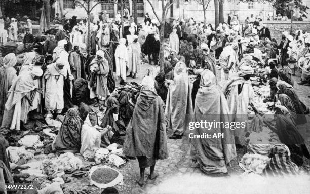 Marché sur la place du Caravansérail à Constantine en Algérie.