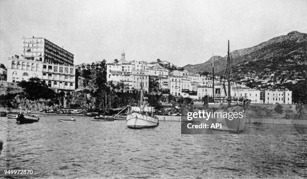 Vue générale de Béjaïa prise de la mer à l'époque de la colonisation française en Algérie.