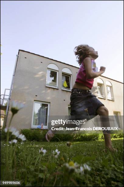 Cite Escale Sainte-Monique. At L'Escale, children learn to play again.