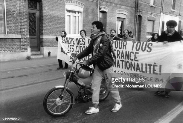 Opérations d'envergure pour mobiliser les français contre le racisme. Marche "Convergence 84" pour l'égalité et contre le racisme en novembre 1984 à...