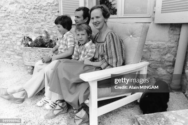 Margrethe II de Danemark, Henri de Laborde de Monpezat, Frederik de Danemark et Joachim de Danemark en vacances familiales dans le chateau de Caix à...