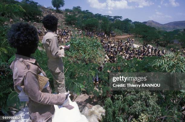 Retour des Tigréens après une intense période de sécheresse et de famine en juin 1985 en Ethiopie.