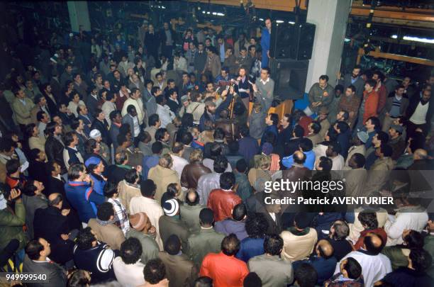 Assemblée générale pendant la grève à l'usine Talbot le 5 janvier 1984 à Poissy, France.