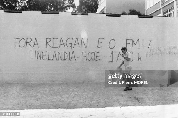 Slogan anti FMI en mars 1983 à Rio de Janeiro, Brésil.