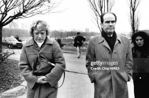 Arrivée de Georges Marchais accompagné de son épouse Liliane au 25e congrès du PCF, à Saint-Ouen, France, le 7 février 1985.
