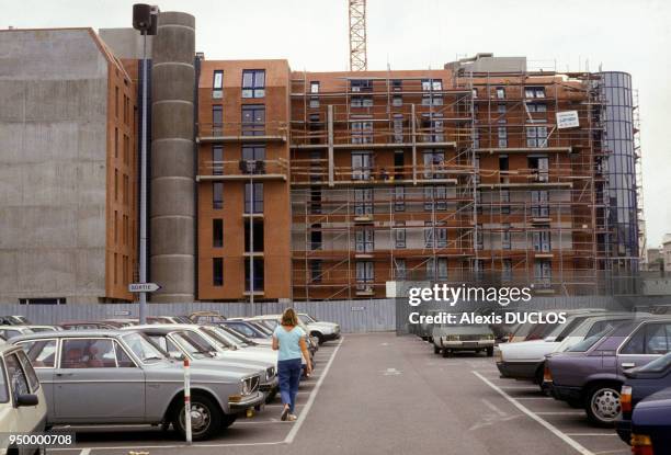 Building construction in the context of the renovation of the Ilot Chalon near the Gare de Lyon, in September 1987 in Paris, France.