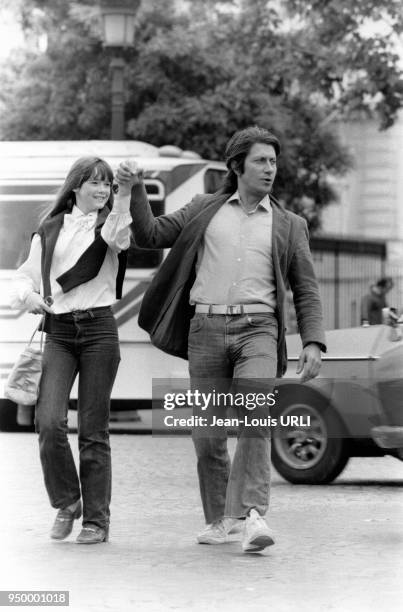 Jacques Dutronc et Hélène Rolles sur le tournage du film 'Il ne faut jamais s'attacher à ses chaussures' de Jean-Pierre Moscardo le 3 juillet 1979 à...