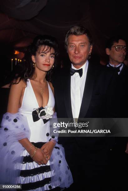 Johnny Hallyday et son épouse Adeline lors d'une soirée en mai 1990 à Cannes, France.