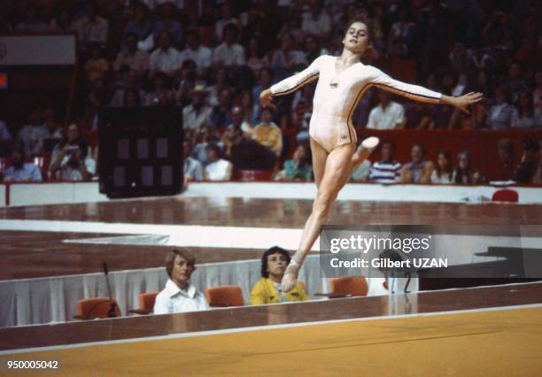 Nadia Comaneci pendant les épreuves de gymnastique des Jeux Olympiques de Montréal en juillet 1976 à Montréal, Canada.